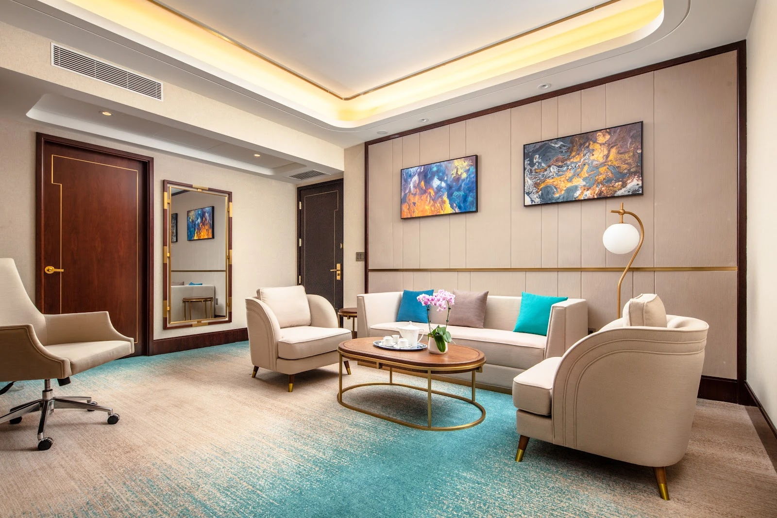 Blossom Hotel Houston, Curio Collection by Hilton gallery 3