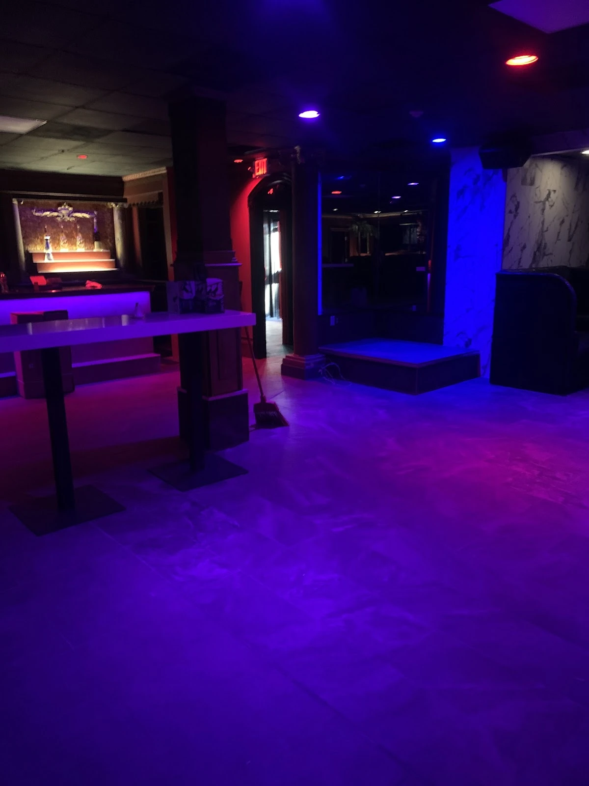 Parasol Lounge gallery 4