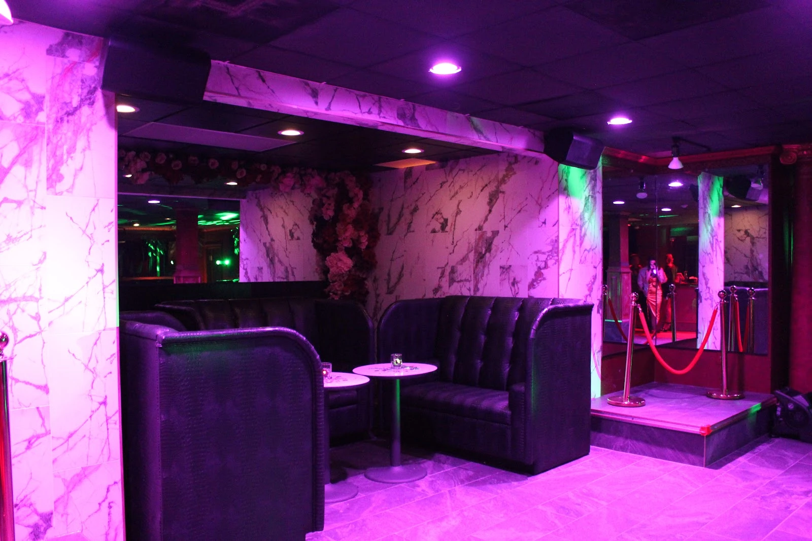 Parasol Lounge